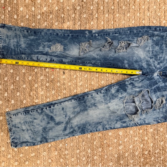 Twenty one black by rue 21 woman’s acid ashed/distressed jeans - Picture 2 of 8